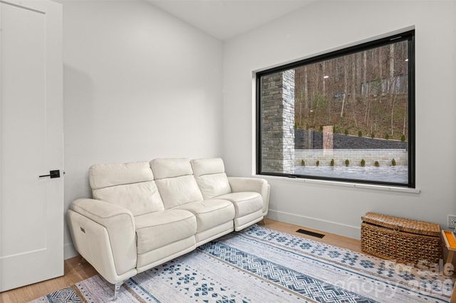 22 Chesten Mountain Drive, Asheville, NC 28803