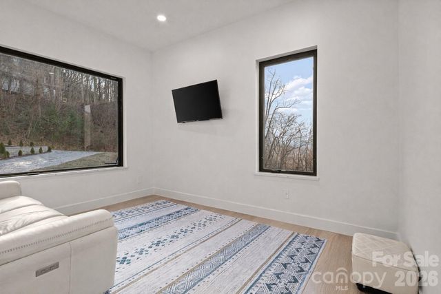 22 Chesten Mountain Drive, Asheville, NC 28803