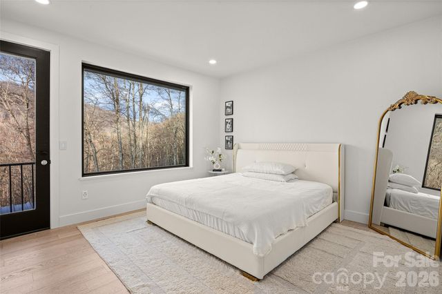 22 Chesten Mountain Drive, Asheville, NC 28803