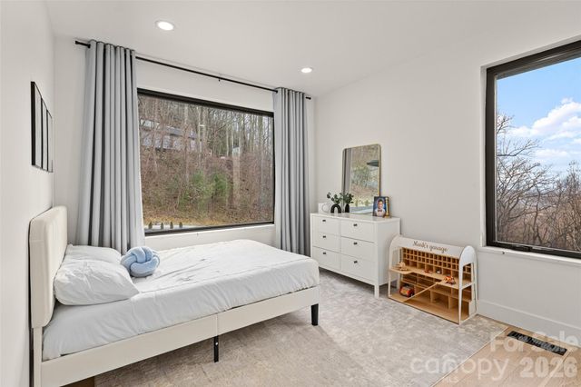 22 Chesten Mountain Drive, Asheville, NC 28803