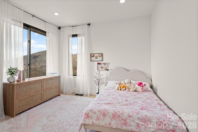 22 Chesten Mountain Drive, Asheville, NC 28803