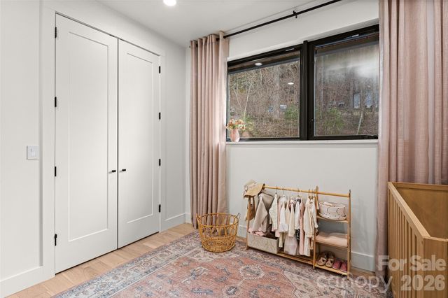 22 Chesten Mountain Drive, Asheville, NC 28803