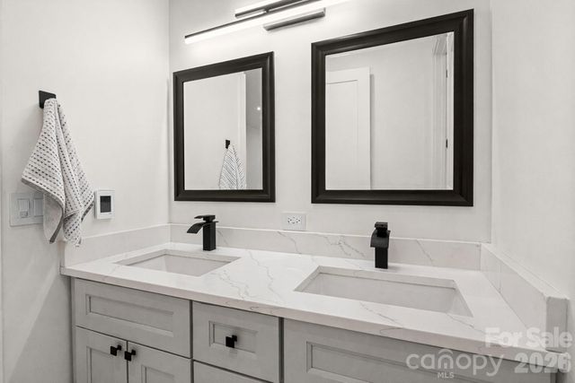 22 Chesten Mountain Drive, Asheville, NC 28803