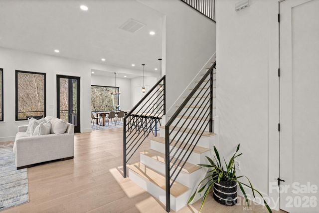 22 Chesten Mountain Drive, Asheville, NC 28803