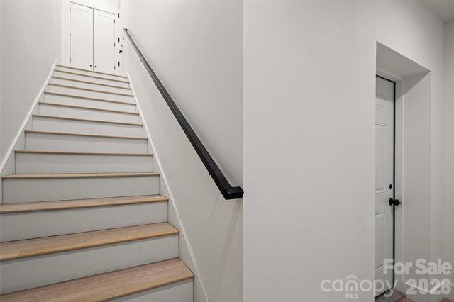 22 Chesten Mountain Drive, Asheville, NC 28803