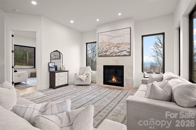 22 Chesten Mountain Drive, Asheville, NC 28803