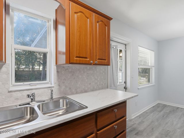 2434 LEONID Road, Jacksonville, FL 32218