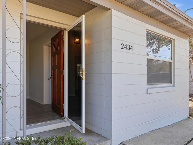 2434 LEONID Road, Jacksonville, FL 32218