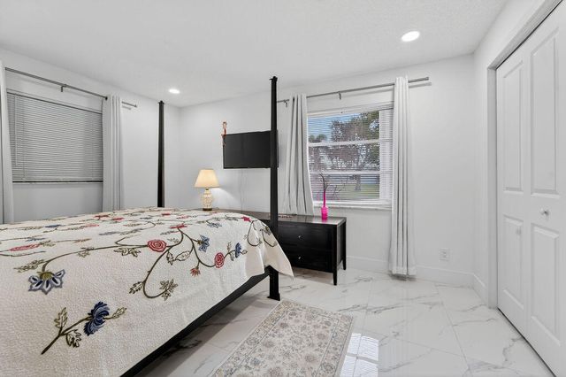 688 SW Lake Court, Boynton Beach, FL 33426