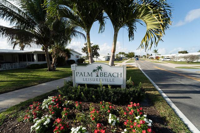 688 SW Lake Court, Boynton Beach, FL 33426