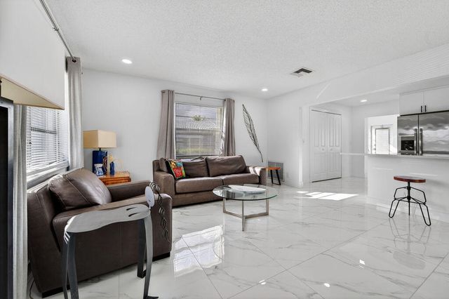 688 SW Lake Court, Boynton Beach, FL 33426