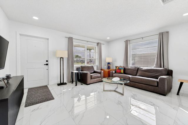 688 SW Lake Court, Boynton Beach, FL 33426