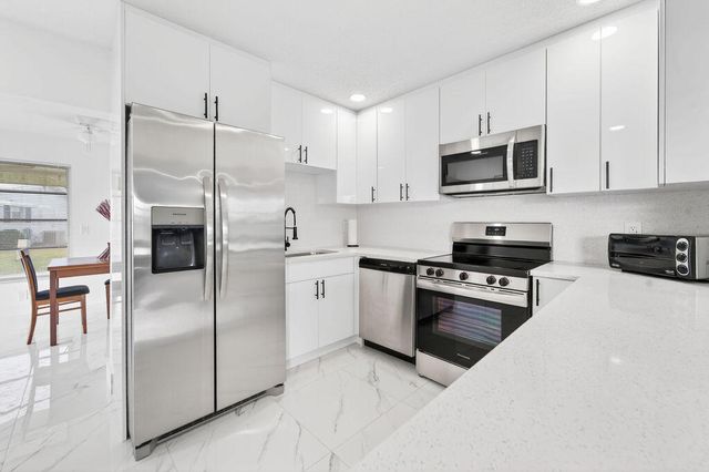 688 SW Lake Court, Boynton Beach, FL 33426