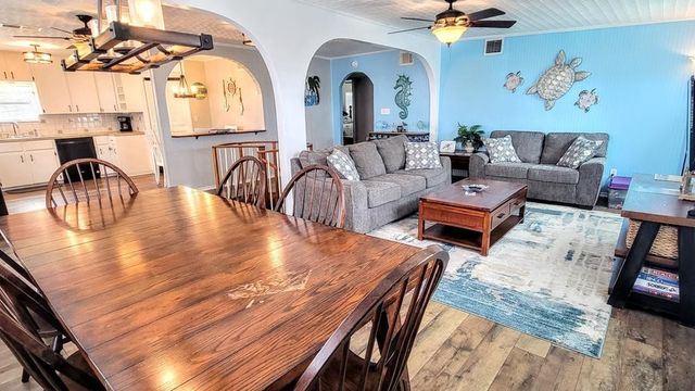 619 Copano Cove Road, Rockport, TX 78382