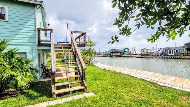 619 Copano Cove Road, Rockport, TX 78382