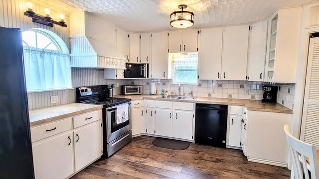 619 Copano Cove Road, Rockport, TX 78382