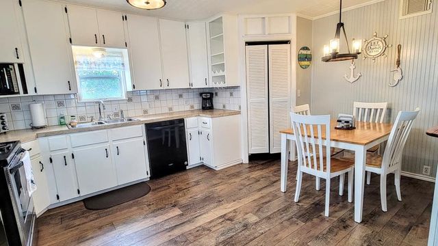 619 Copano Cove Road, Rockport, TX 78382