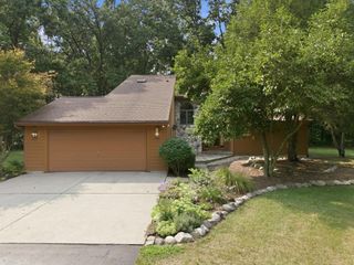 9890 W Q Avenue, Texas Twp, MI 49071