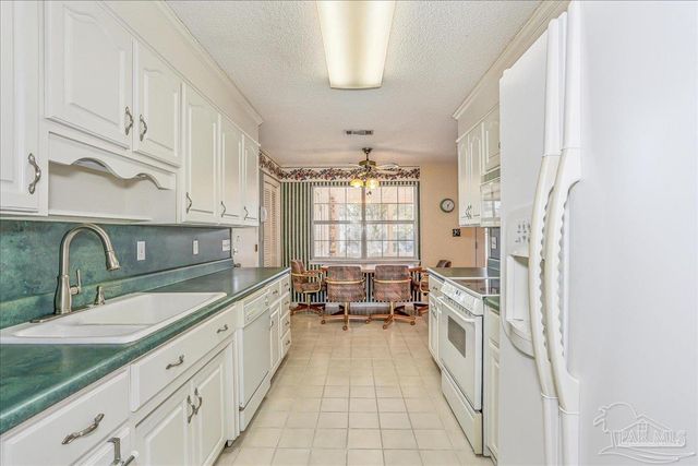 421 Bunker Hill Dr, Pensacola, FL 32506