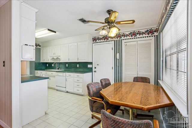 421 Bunker Hill Dr, Pensacola, FL 32506