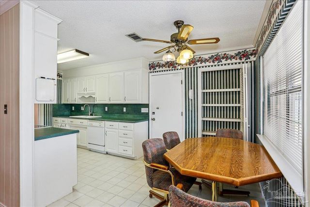 421 Bunker Hill Dr, Pensacola, FL 32506