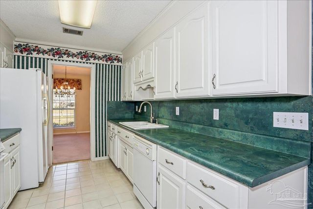 421 Bunker Hill Dr, Pensacola, FL 32506