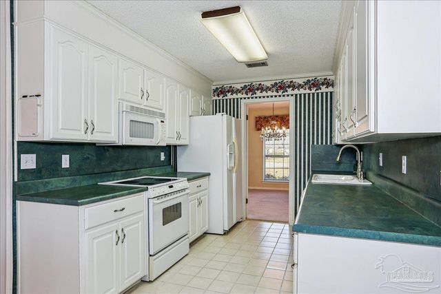 421 Bunker Hill Dr, Pensacola, FL 32506