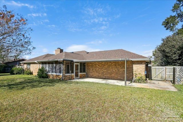 421 Bunker Hill Dr, Pensacola, FL 32506