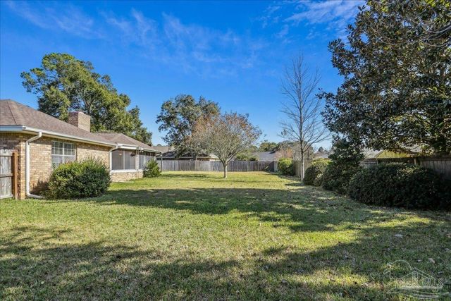 421 Bunker Hill Dr, Pensacola, FL 32506