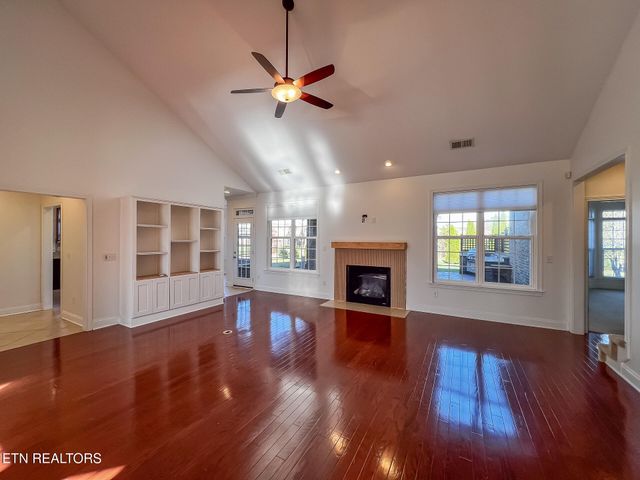 1636 Stone Harbor Blvd, Lenoir City, TN 37772