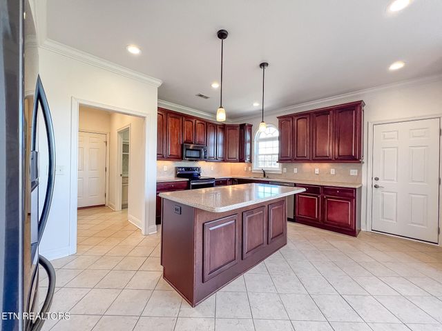 1636 Stone Harbor Blvd, Lenoir City, TN 37772