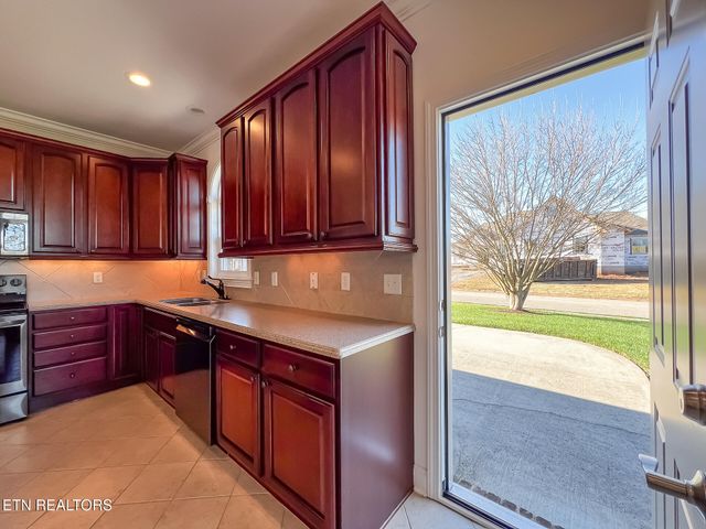 1636 Stone Harbor Blvd, Lenoir City, TN 37772