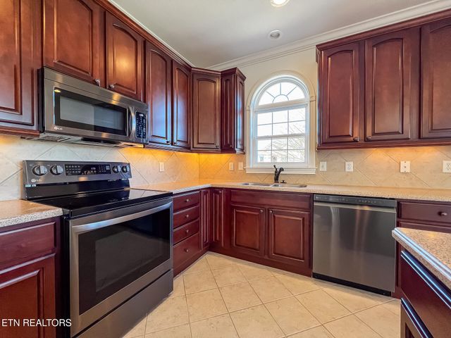 1636 Stone Harbor Blvd, Lenoir City, TN 37772