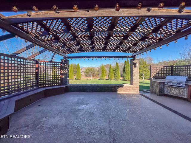 1636 Stone Harbor Blvd, Lenoir City, TN 37772