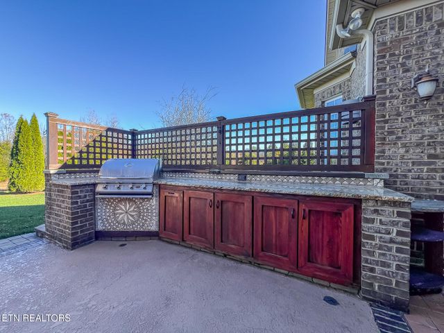 1636 Stone Harbor Blvd, Lenoir City, TN 37772