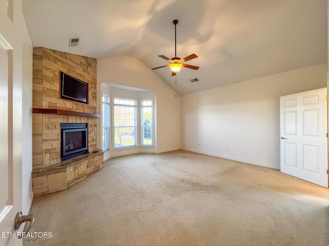 1636 Stone Harbor Blvd, Lenoir City, TN 37772