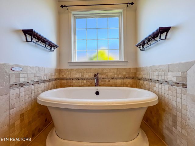 1636 Stone Harbor Blvd, Lenoir City, TN 37772