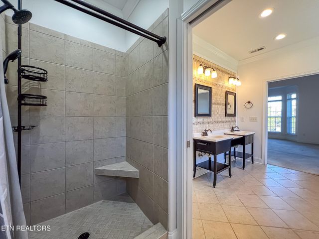 1636 Stone Harbor Blvd, Lenoir City, TN 37772