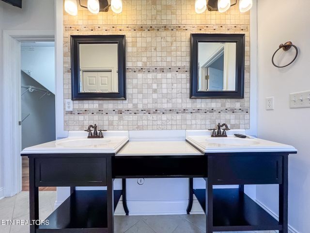 1636 Stone Harbor Blvd, Lenoir City, TN 37772