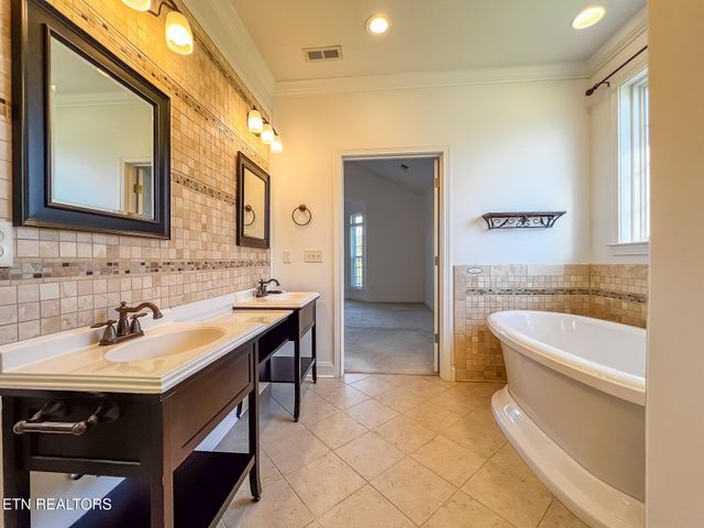 1636 Stone Harbor Blvd, Lenoir City, TN 37772