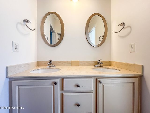 1636 Stone Harbor Blvd, Lenoir City, TN 37772