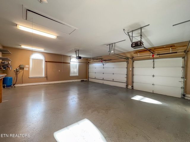 1636 Stone Harbor Blvd, Lenoir City, TN 37772