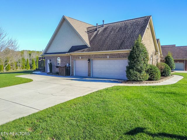 1636 Stone Harbor Blvd, Lenoir City, TN 37772