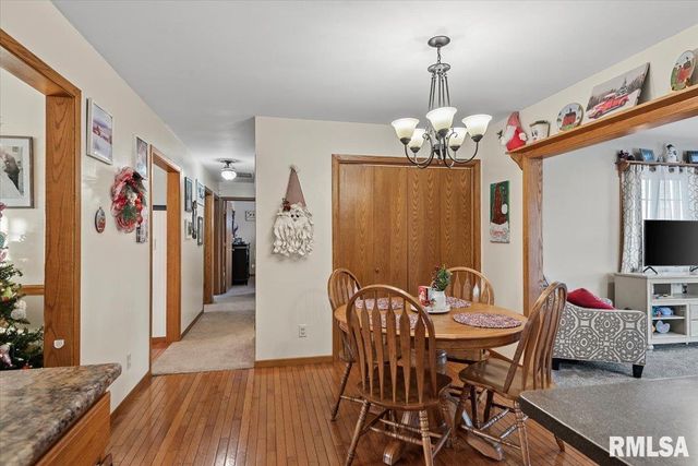 1005 N PARK Avenue, Chatham, IL 62629