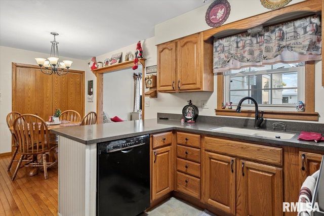 1005 N PARK Avenue, Chatham, IL 62629