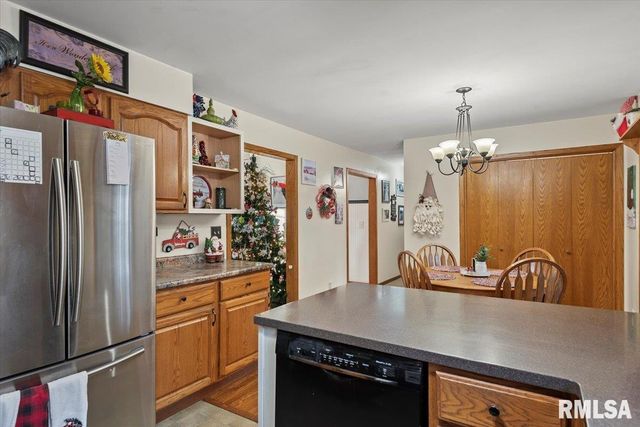 1005 N PARK Avenue, Chatham, IL 62629