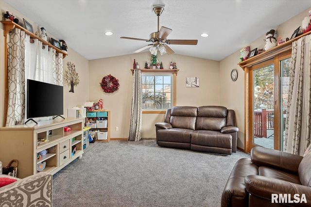 1005 N PARK Avenue, Chatham, IL 62629