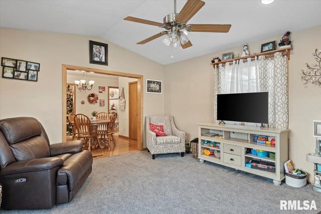 1005 N PARK Avenue, Chatham, IL 62629