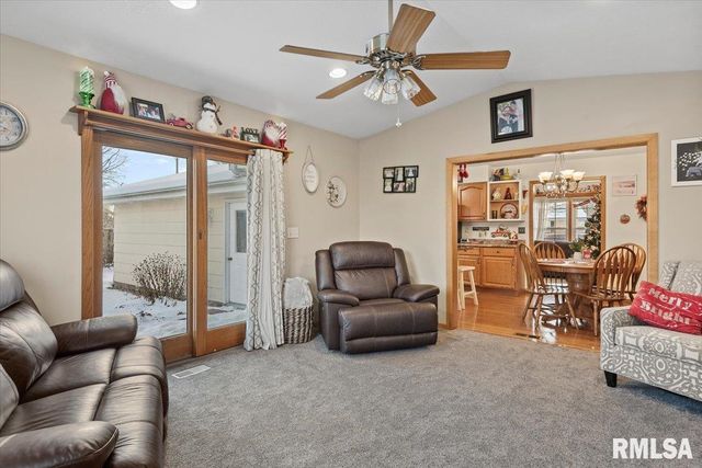 1005 N PARK Avenue, Chatham, IL 62629