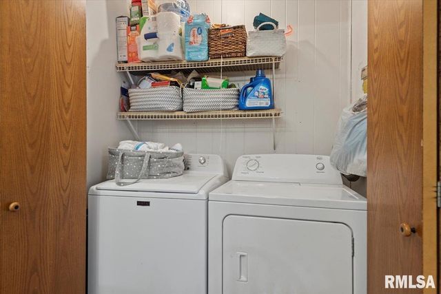 1005 N PARK Avenue, Chatham, IL 62629